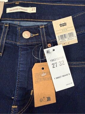 New Levi's 314 Shaping Straight Jeans in Dark Indigo - size 4